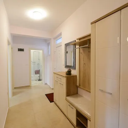Deluxe Rocky I With Balcony View Of The Garden Apartment *