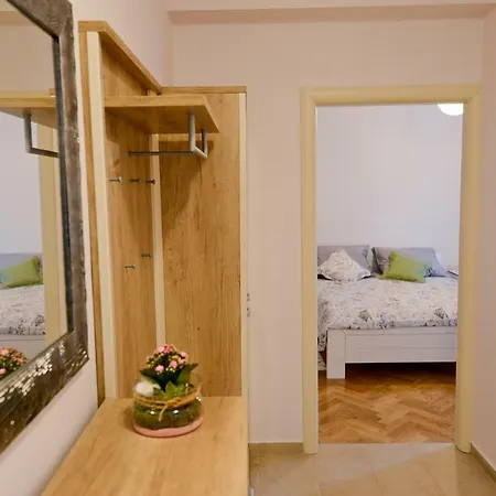 Deluxe Rocky I With Balcony View Of The Garden Apartment *
