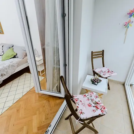 Deluxe Rocky I With Balcony View Of The Garden Apartment