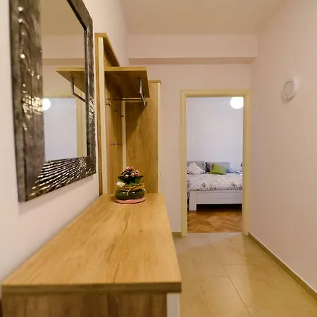 Deluxe Rocky I With Balcony View Of The Garden Apartment *