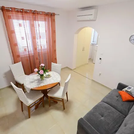 Deluxe Rocky I With Balcony View Of The Garden Apartment *