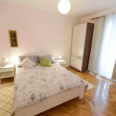 Deluxe Rocky I With Balcony View Of The Garden Apartment