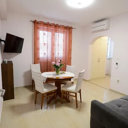 Deluxe Rocky I With Balcony View Of The Garden Apartment *