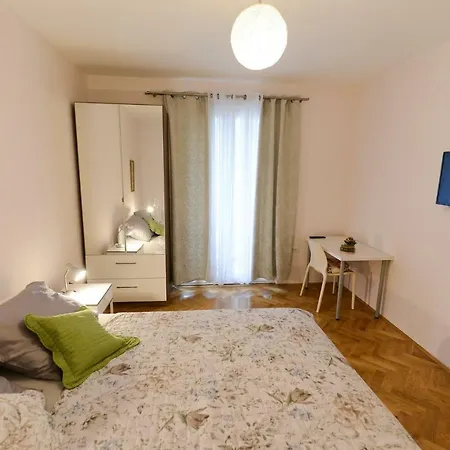 Deluxe Rocky I With Balcony View Of The Garden *
